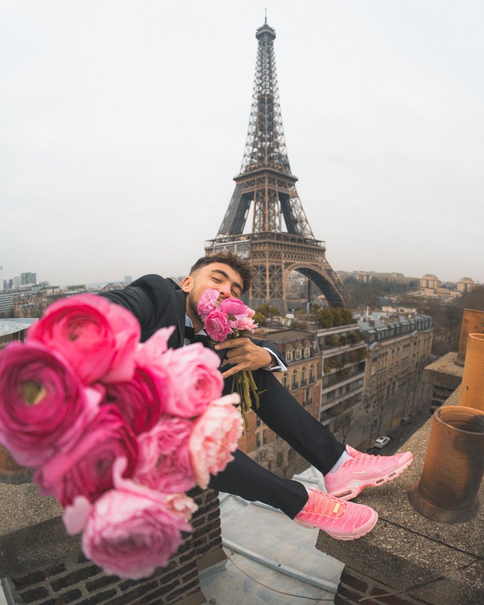 Inoxtag's tweet photo. C’est quand même improbable cette histoire… 
Elle est retourné au Mexique 🇲🇽🐙

Elle est au top, trop gentille, jvois pas dvice. Elle s’est fait piqué par une méduse, mais c’est elle qui m’a piqué 🤣🤣Nn jdec j’ai un coeur de Pierre 

https://t.co/gYxofWk9VF https://t.co/yw4eBvmZ5S