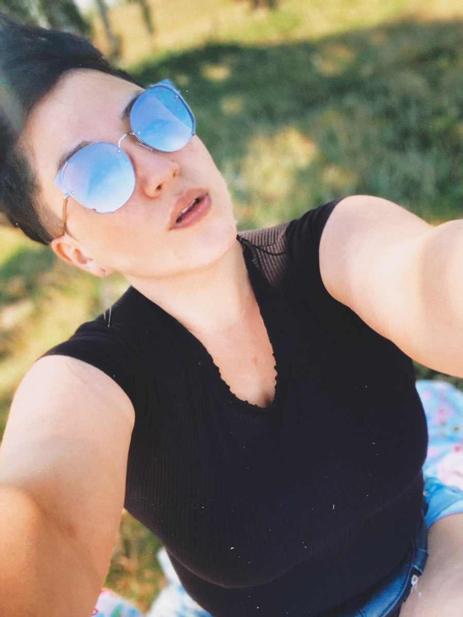 GiselaLepio's tweet photo. Hice fotosíntesis. Tuve sol por unos años, se agradece, todo muy lindo. Ahora Devuélvanme la noche, gracias. Cambio y fuera https://t.co/n9wNFfP600