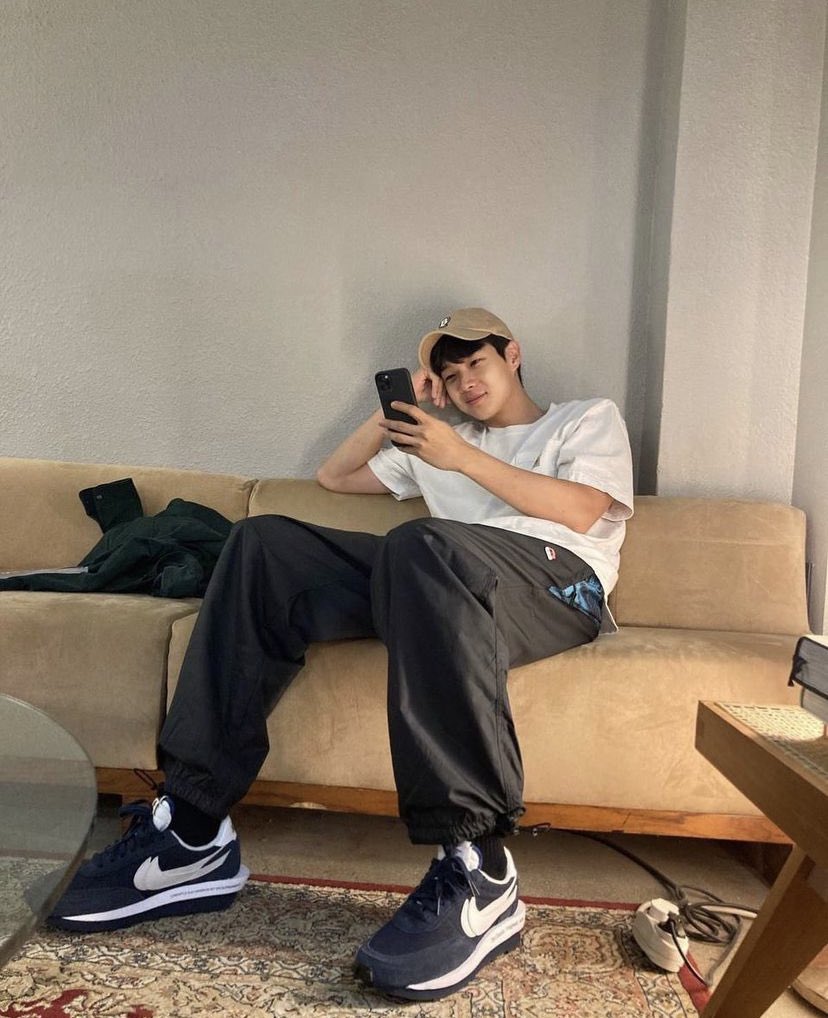 เปลี่ยนแฟนตามซีรี่ส์คือไม่เกินจริง ช่วงนี้อิน #OurBelovedSummer มากๆๆ อยากเป็นแฟนพี่อูชิกแหละ ;-; คนอะไรลุค boyfriend  แบบขี้เล่นและดูพร้อมจะทำอะไรอ๊องๆ ไปกับเรามากที่สุด ที่สำคัญคือแต่งตัวเทสแบบใช่มากเลย🥺♥️ #최우식