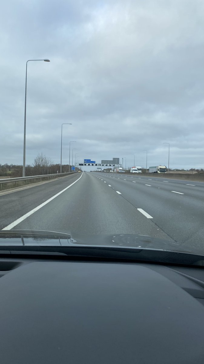 Gingerbloke's tweet photo. @ShelaghFogarty people are already adhering- this is the M25 now. https://t.co/RvjLrlPJ2L