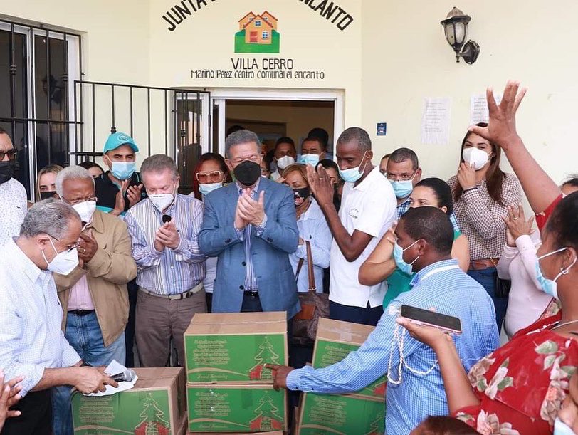 TRADICIÓN: Como es costumbre, el Pdte. <a href="/LeonelFernandez/">Leonel Fernández</a> hace entrega de miles de cajas navideñas en todos los rincones del país, a personas en situación vulnerable; La Altagracia no fue la excepción, estuvimos en la asilo de ancianos y en la Asoc. de juntas de vecinos Villa Cerro