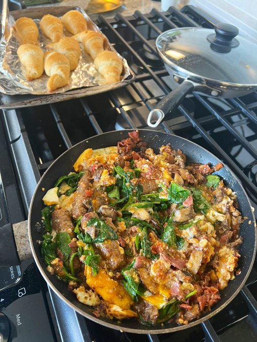 Top of da mornin&rsquo; 🌞💛 https://t.co/2FzhwM528o