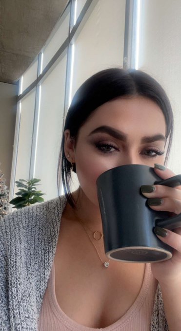 Top of da mornin&rsquo; 🌞💛 https://t.co/2FzhwM528o