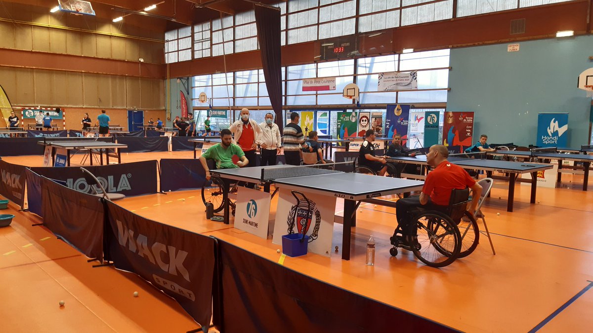CaroleLaborie's tweet photo. Visite au #CRJS de Petit Couronne, #RouenMetropole, ce matin où jeunes pongistes handisport de haut niveau côtoient des pongistes valides seino-marins. Plusieurs médaillés présents. Organisé par le club de #Boos https://t.co/0v9a2aYJLx soutenu par #FondationSNCF https://t.co/7d8RGGQcyo