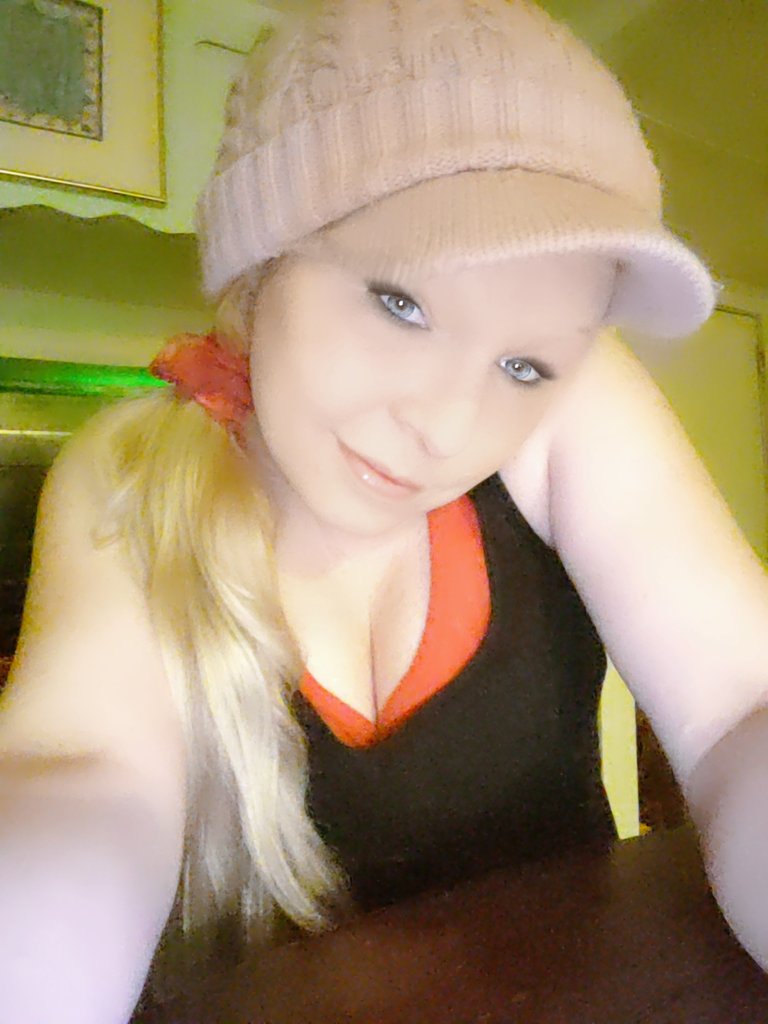 MissCarey4life's tweet photo. Monday meh day this is the best I can do. Have a good day Beauty's and Beast's. Day 2 of quarantine starting off with no sleep. 😫😵💫😖😷
#mehday https://t.co/dncDy8Ckhu