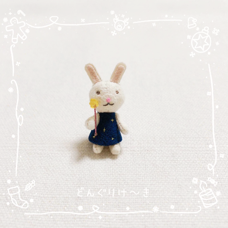 donguricake's tweet photo. 星うさぎのぬいぐるみを作りました🐰🌟
大きさは約３．３ｃｍ（耳を含む）です

こちらのぬいぐるみを12月22日(水)20時30分〜
どんぐりけ〜きのminneショップで販売いたします
https://t.co/EQAckIAsVy 
#ミニチュア https://t.co/BFAQDkj4gk
