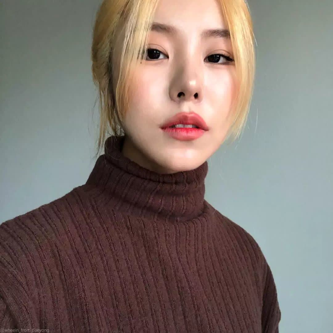 lunaestreIIad0s's tweet photo. [wheein_from.paeyong IG]
(Event)
#마마무 #휘인
@THEL1VE_LABEL
[#Ending2021]
Hello. This is #BehindWheeind incharge Paeyong!👊🏻 Withoutbus knowing, we are only left with 2 weeks to the end of 2021! Everyone, how are you going to end your year~?🤗 https://t.co/jhYTInqJap