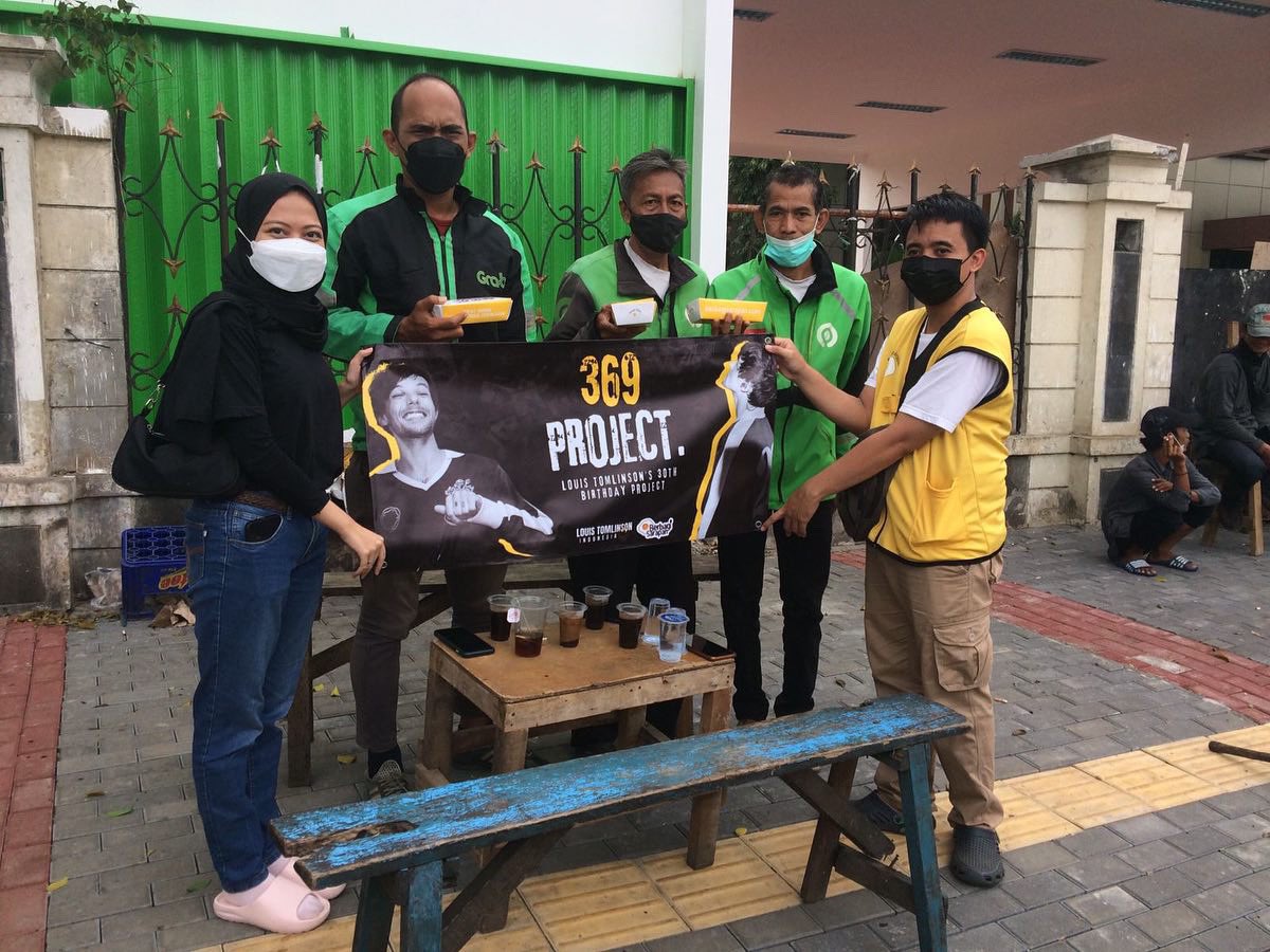 louist_id's tweet photo. Thank you for your donation! ๐
This morning our team and @.berbagisarapanofficial distributed the first hundred out of 600 breakfast meals ๐ณ๐ฅ #369Project https://t.co/mBSGtpbdHP