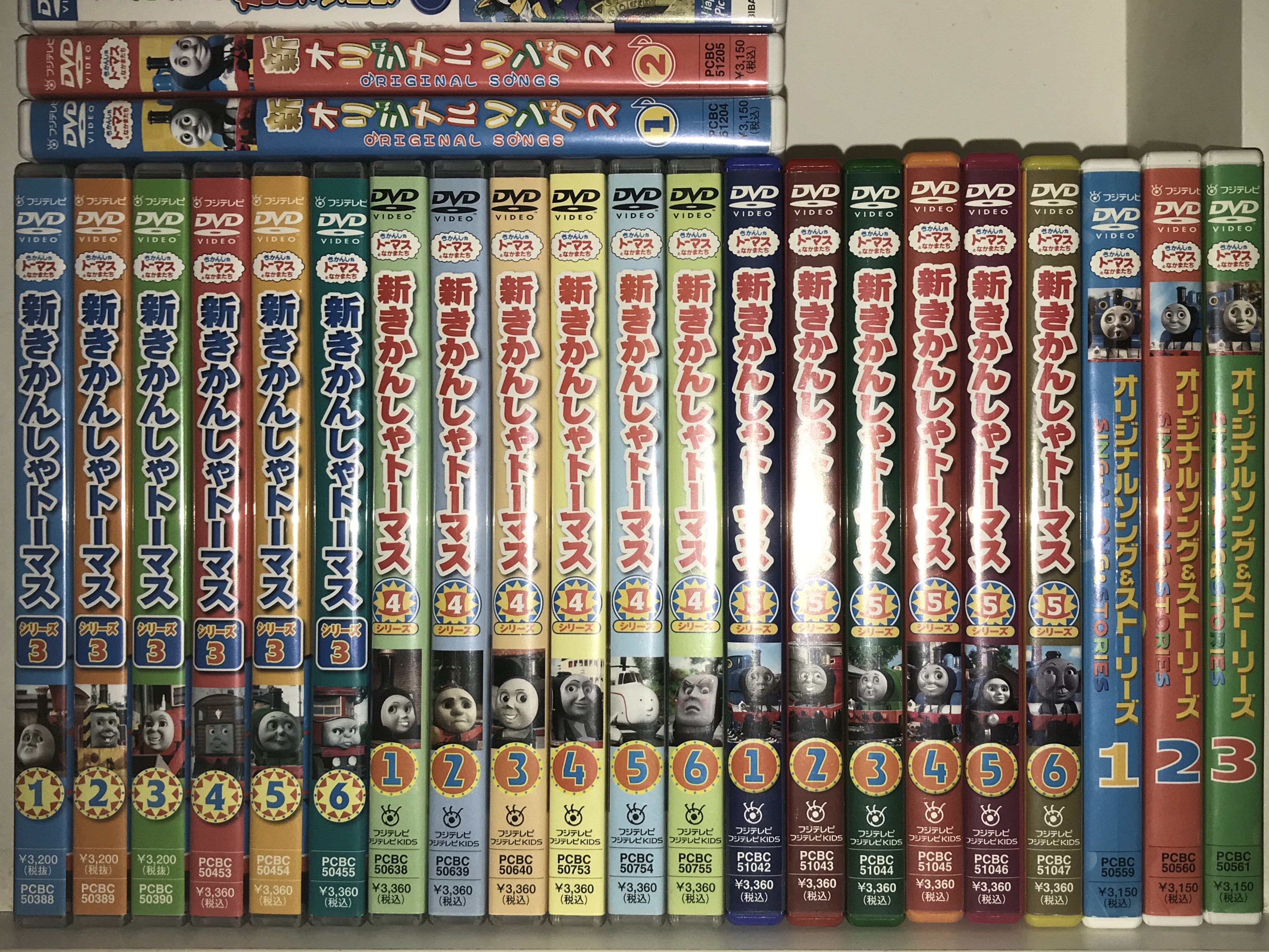 トリざかな Rt Thomaskeroro 新きかんしゃトーマス シリーズ3 4 5 と楽曲集5巻 楽曲集以外は子どもの頃親に買ってもらったものです T Co F75jkchld1 Twitter
