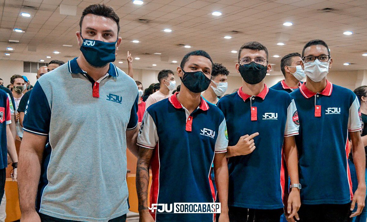 FJUSorocabaSP's tweet photo. Perseguindo a vitória, perseguindo os objetivos, perseguindo a resposta. 

E foi isso que aprendemos no Encontro Jovem deste final de semana! Que devemos tirar força da nossa fraqueza, e continuar lutando pelos objetivos. 🎯

#VemPraFJU #FJUSorocabaSP https://t.co/TlsAcIUUGI