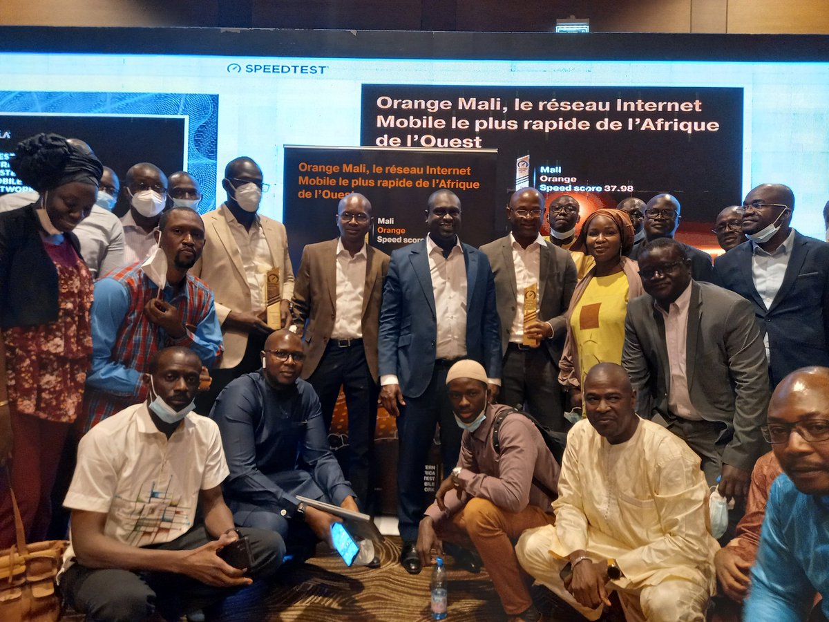 Orange_Mali's tweet photo. "C'est l'occasion pour moi de féliciter ici l'ensemble des équipes pour cette distinction.
Notre ambition, c'est de travailler à obtenir la même #Qualité du réseau aussi bien à Bamako et partout au Mali." @BrelotteBa
#Internet
#InternetFixe
#InternetMobile
#Speedtest https://t.co/Dy0n5p8jgk