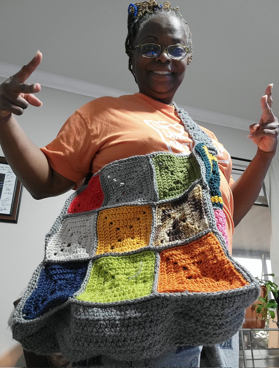 MadeSonni's tweet photo. Finally finished this bag! 🧶 https://t.co/aIXNh7QdVB