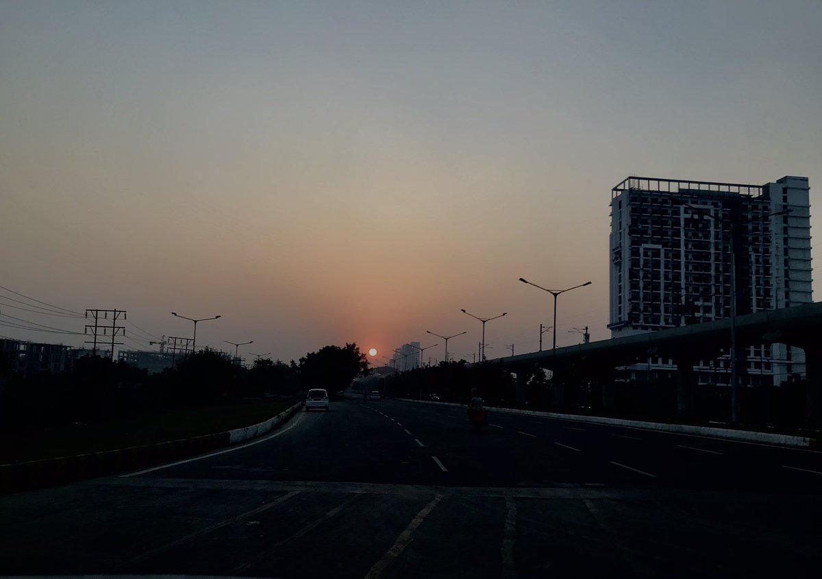 aloktveet's tweet photo. #Sun #WinterEvenings #GreaterNoida #Photo #photography #SunPics #MobilePhoto #Astrophotography https://t.co/GDS1XH4Vq5