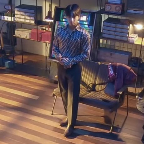 jeonIves's tweet photo. can we talk about jungkook's fit here???? https://t.co/rZk115A3Iq