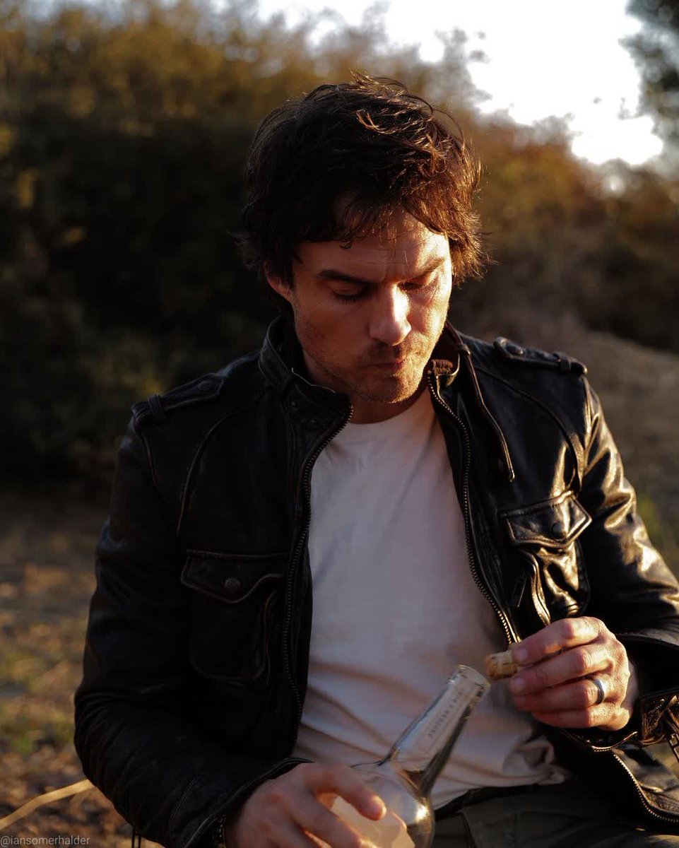 somerholic's tweet photo. @iansomerhalder 🔥 https://t.co/51KHXa1oyE