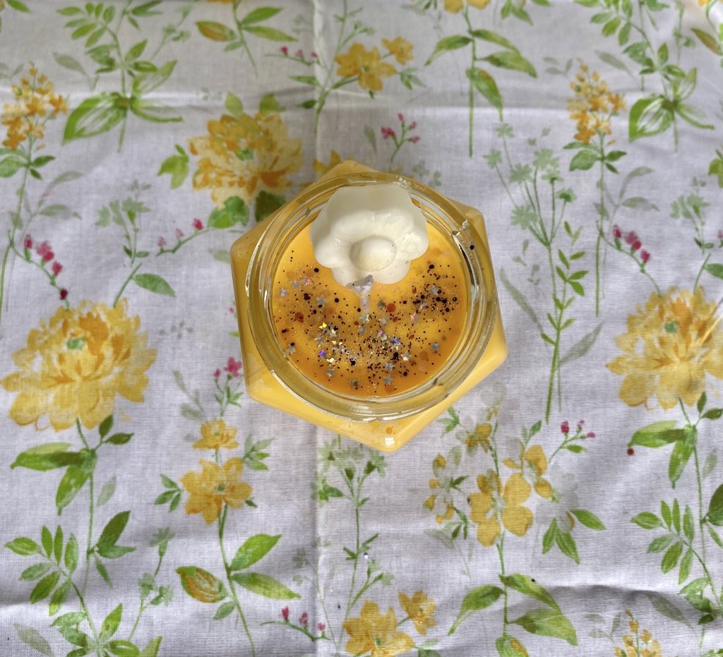 late gifts are better than no gifts at all!🎁 

spooky candles🎃 &amp; summer candles☀️ are ready to ship, if you buy one today it’ll ship out tomorrow! ❤️

plus spooky candles are 30% OFF with code: SPOOKY 👻 &amp; summer candles are 40% OFF with code: SAVE40 🌸