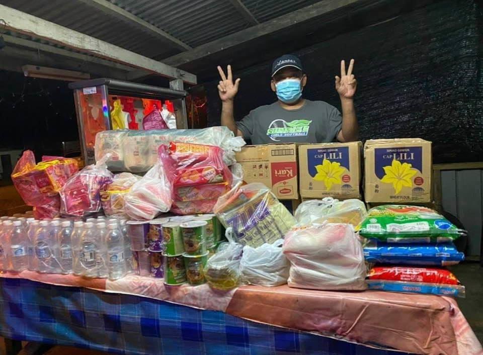 twt_pekida's tweet photo. jangan main sembur ja bang,ayah lan rimau sedang sibuk di Sungai Buluh..anak2 baiah pun dah turun ni /// https://t.co/TPq2HCUO7V