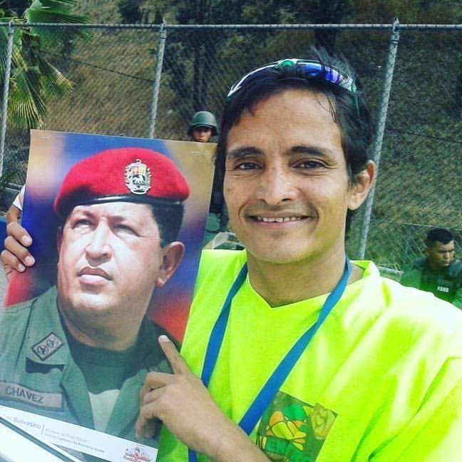 NicolasMaduro's tweet photo. Lamento la partida física de Oliver Ernesto Garzón, un joven humilde y de gran corazón que inspiró al Comandante Chávez a crear la @MNegraHipolita, instrumento que es símbolo de humanismo y amor revolucionario. Mis condolencias a sus familiares. ¡Descansa en Paz, compañero! https://t.co/3U3vEvC5pr