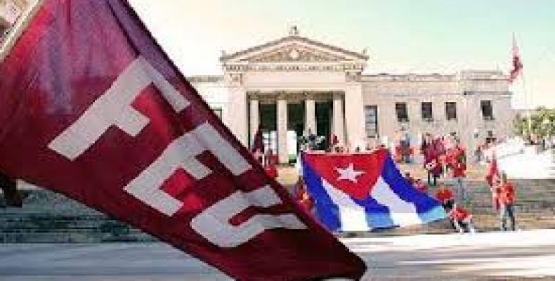 LaCmkc's tweet photo. Estamos seguros que inspirados en la tradición de lucha de esa organización  y en la capacidad de enfrentar con renovados bríos los retos de hoy, la #FEU contribuirá a que la obra revolucionaria siga adelante hasta la victoria siempre. #SomosFEU  #99FEU #RumboAl100FEU https://t.co/TbI8Dq3gJZ