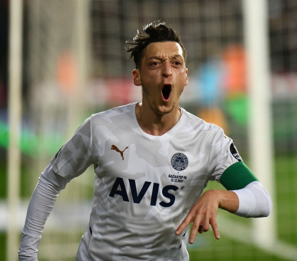 Conf_League's tweet photo. 🟡🔵 Mesut Özil = directly involved in 5 goals in last 6 league games 🔥🔥🔥

#UECL https://t.co/7fWQcYlHuX