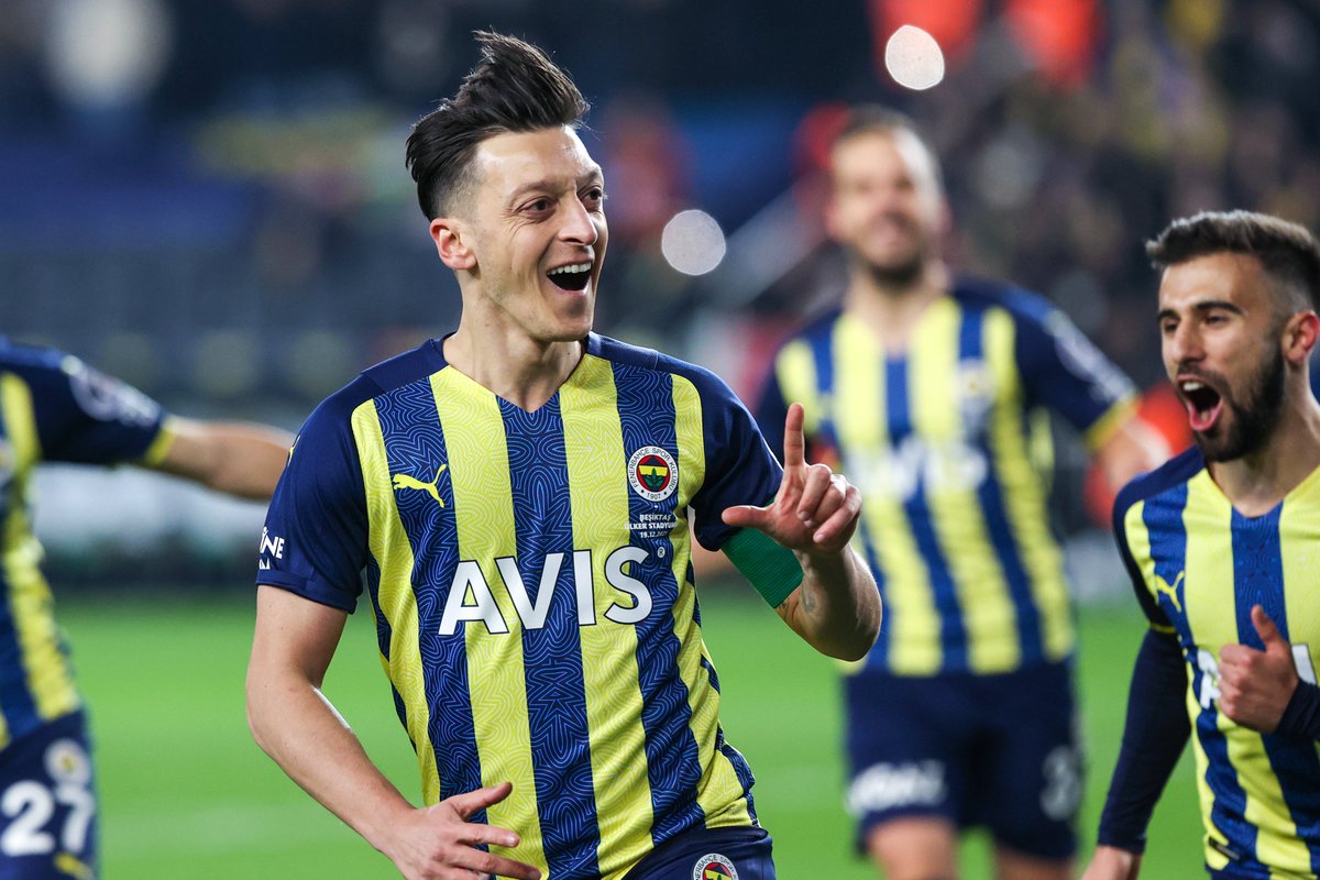 Conf_League's tweet photo. 🟡🔵 Mesut Özil = directly involved in 5 goals in last 6 league games 🔥🔥🔥

#UECL https://t.co/7fWQcYlHuX