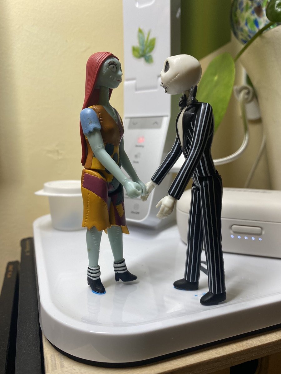 maryeveylon's tweet photo. Not unhappy in any way that it took me ~33 minutes to get this pose right https://t.co/JtuJ6EhpcL