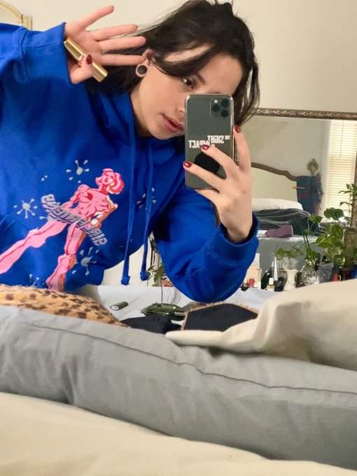 Hey https://t.co/qYBGfraZGX