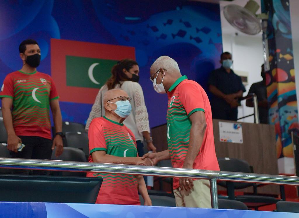 ibusolih's tweet photo. ދަޢުލަތަށް 49 އަހަރަށްވުރެ ދިގު 
މުއްދަތެއްގައި ޚިދުމަތް ކުރެއްވި، ނ.ޢ.ޢ.ވ ޢުމަރު ޒާހިރު އަވަހާރަވުމަކީ، މުޅި ދިވެހި ޤައުމަށް ލިބުނު ވަރަށް ފުން ހިތާމައެއް. މާތް ﷲ އެމަނިކުފާނުގެ ފުރާނަފުޅަށް ހެޔޮ ރަޙުމަތް  ލައްވައި ޢާއިލާއަށް ކެތްތެރިކަން ދެއްވާށި. آمين https://t.co/gsBQAXsdRD