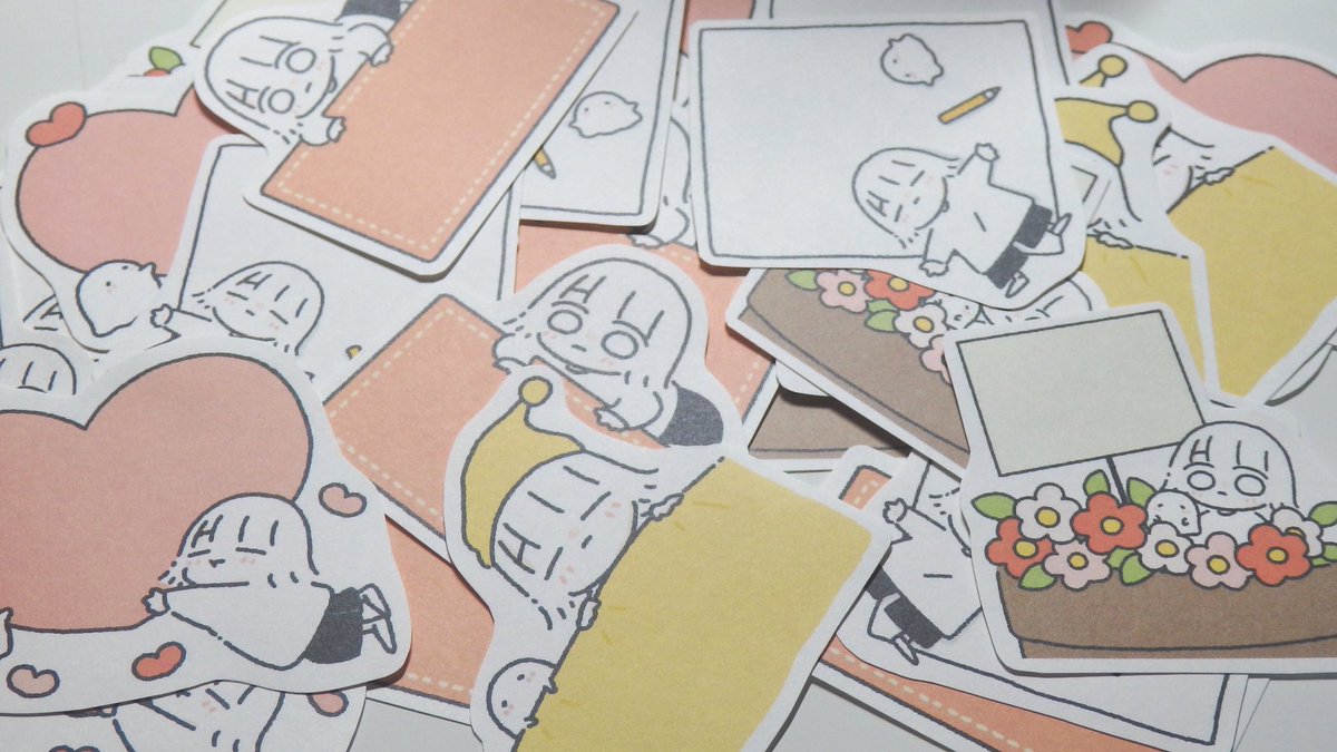 メモカードはこんな感じ
メモ帳とメッセージカードの間くらいの厚さをしております😶
印刷部分もサラサラで描きやすい◎ 
