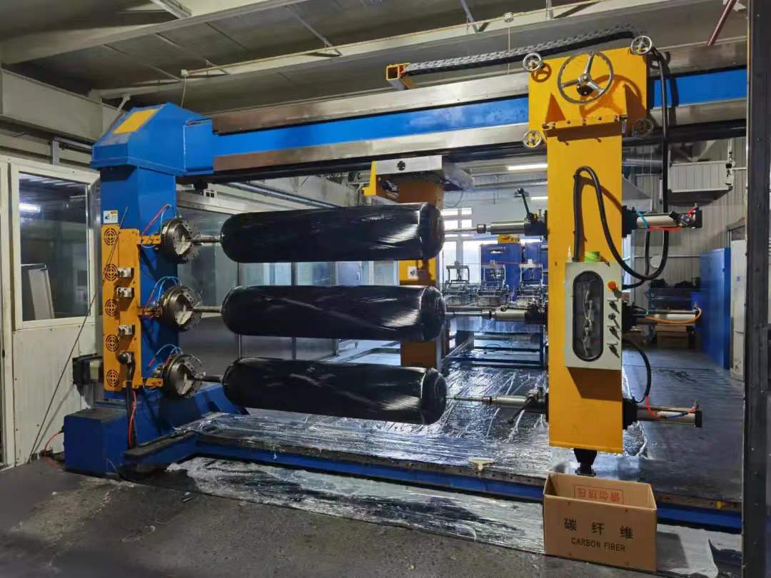 wyf7747's tweet photo. Filament Winding Machine for the First Batch of Hydrogen Storage System in China.

(140 sets of 70 MPa Hydrogen Storage System in vehicles for the 2022 Beijing Winter Olympic Games were successfully tested &amp; accepted recently) https://t.co/kc2TWg3TXn
