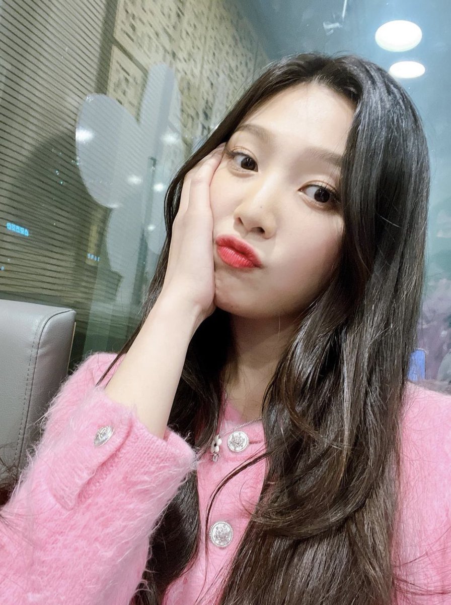 PARKSYLOOKS's tweet photo. sooyoung selca <3 https://t.co/r8KHobzVYp