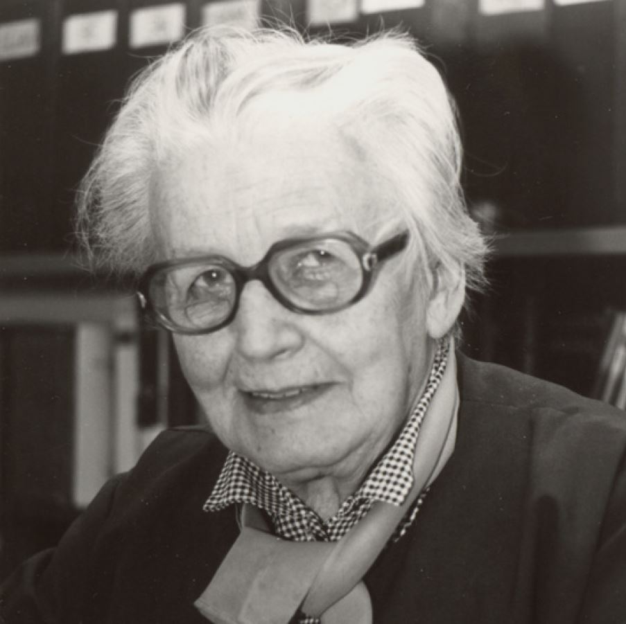 DMG_eV's tweet photo. (1/2) Doris Schachner – Namensgeberin für unsere neue Medaille

Die Deutsche Mineralogische Gesellschaft DMG hat die Doris-Schachner-Medaille eingeführt. Sie ersetzt die Abraham-Gottlob-Werner-Medaille in Gold. https://t.co/5YTSRpqjsM