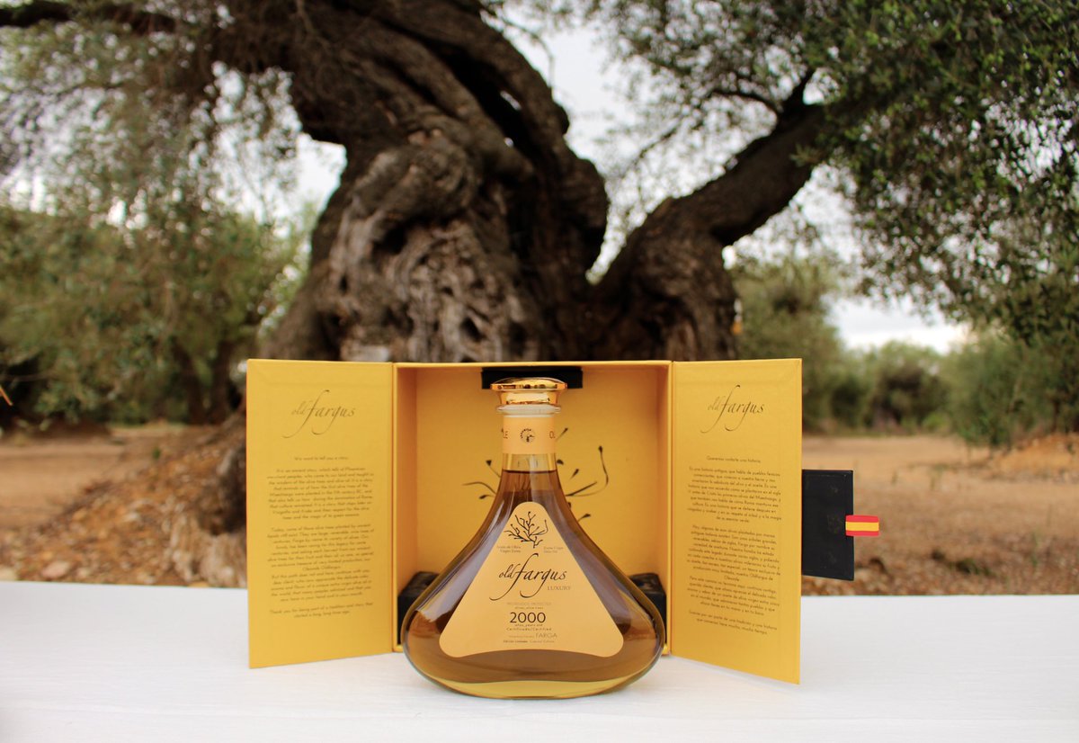 Tenemos el placer de presentaros el Nuevo Packaging de Oldfargus 2000. Un diseño exclusivo y elegante a la altura de nuestros AOVES milenarios. En el interior, podréis encontrar una pequeña parte de nuestra historia.
Esperamos que este nuevo cambio os guste tanto como a nosotros!