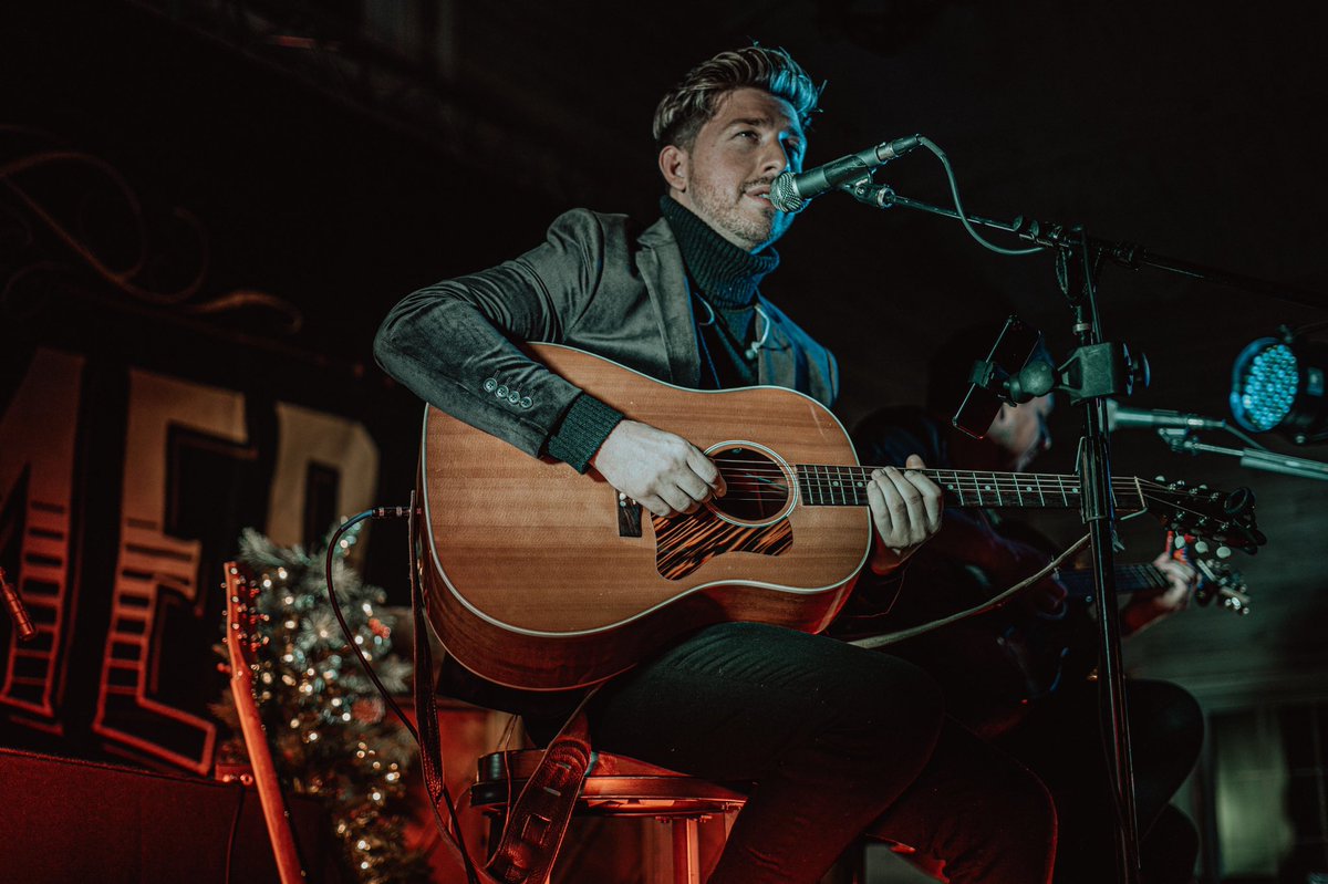 therealcbf's tweet photo. Photo dump from our first show back! Our VIP #HopeforChristmas event was such an incredible night! It was an intimate gathering of loving friends &amp; fam that came to celebrate our first of many many nights back.

Can’t wait to see the rest of y’all real soon🙏🏼

📷 @CharlesKinder https://t.co/F2O7t8n7qq