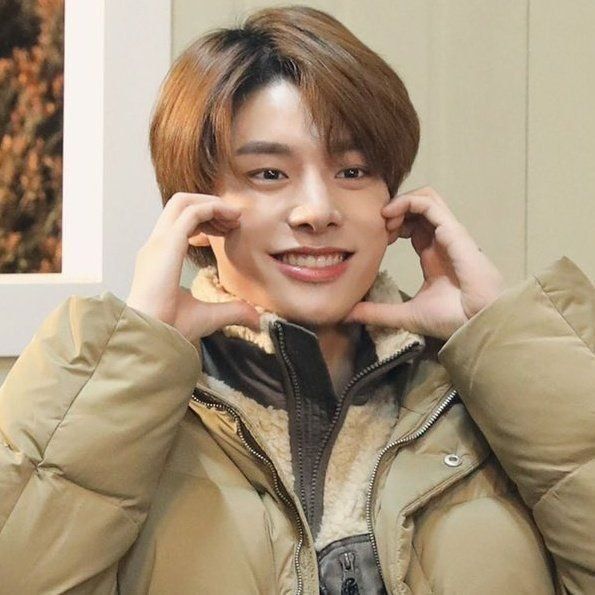 0Ayqe's tweet photo. God, Jake is such a sunshine he dances well, he sings, he's sweet.
He gives me strength and hope, I want a Jake fan club or is there one? I want to give him all my love. I don't want him to have any problems. I'm so happy. I love Jake. I love the whole world if Jake is in it#Jake https://t.co/xKtKBdJ0qX
