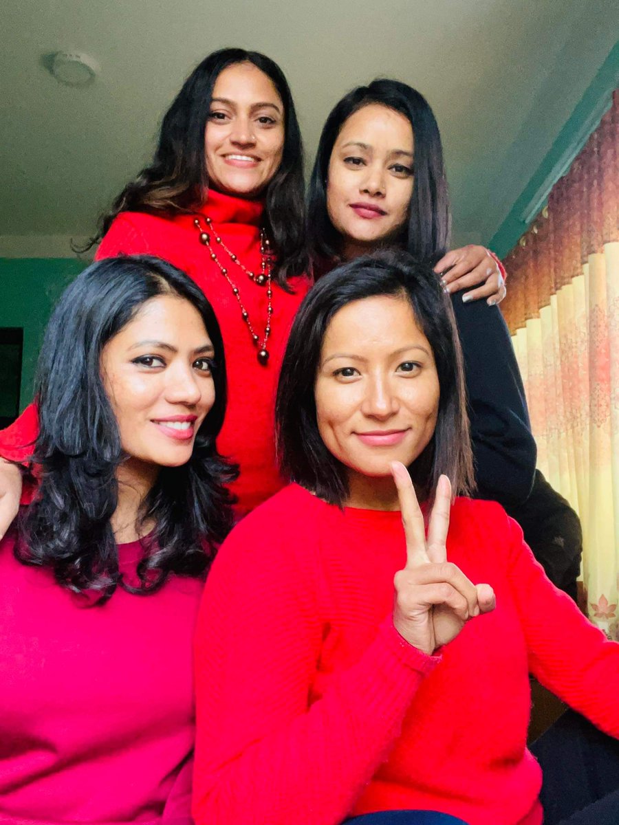deelipaaa's tweet photo. चराचर जगतवारे छलफल गरियो तर मेहेन्दी लगाउने निम्तो पहिले कस्को आउनेवारे छलफल नै गरिएनछ। कि बोलाओ कि बाटो खोल्देओ यार। यसरी समृद्धि कसरी आउँला।😋
#girlsmeet
#afterlong https://t.co/k080xwXfjz