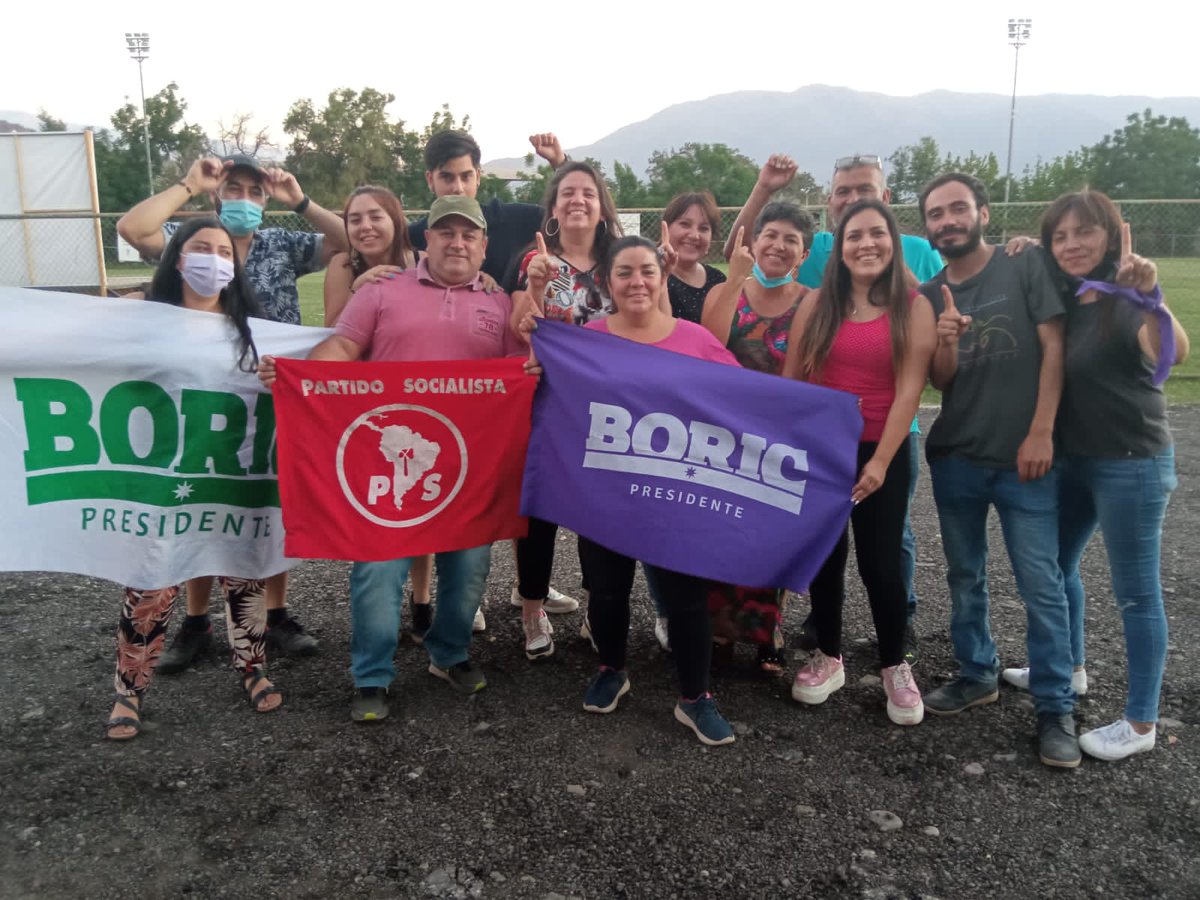 Compartimos la felicidad de Chile, tras vencer en unidad al candidato que representa un peligro para la democracia y los derechos conquistados. Hemos cumplido 💪🏼
Ahora a defender la Convención Constitucional para terminar de sepultar la herencia pinochetista ✊🏼