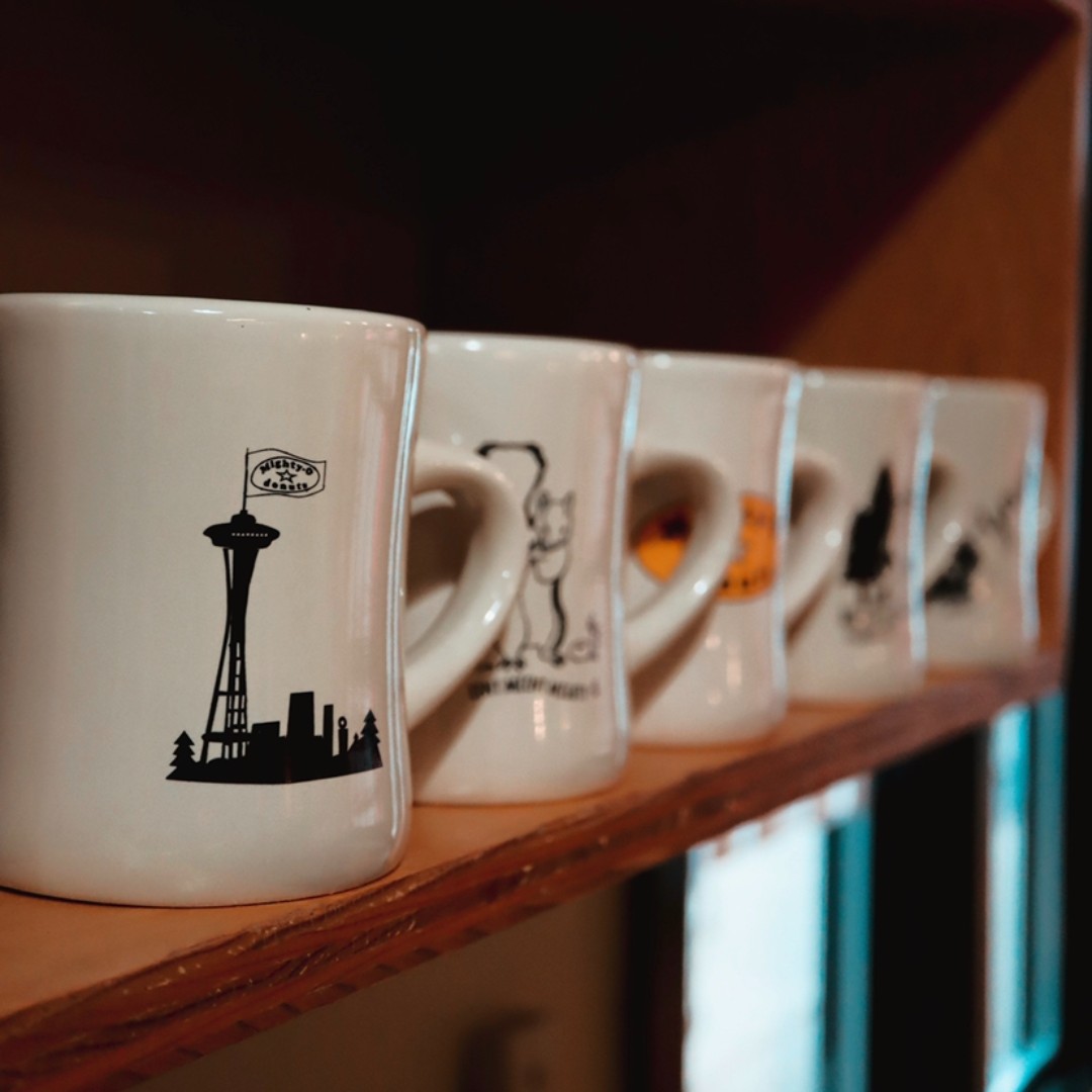 MightyODonuts's tweet photo. 🎁 🚨UNTIL FRIDAY🚨🎁  Looking for last minute gifts? For our Mighty 8th day of Christmas get an $8 Mighty-O mug! #MightyHolidays #LocalSeattle #ShopSmallSeattle #ShopLocalSeattle https://t.co/pF6LXozAFg