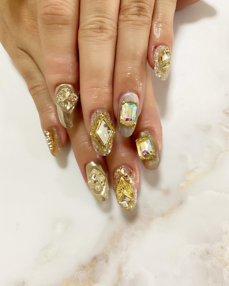 ENA0568's tweet photo. 今年最後のネイル💅
gold&amp;silver ラメ　マグネット　mirror
新作パーツで盛りだくさん💅
お任せでも好みわかってるからかわいく
なるのは間違いない❤️
@yui_ewy_ 
@__ewy__ 
いつもありがとう😋
#nail#japan#ewy#吉祥寺#kichijoji#newnail#ネイル#original#オリジナル#new#派手好き#cute#jelnail#ewy https://t.co/wknrEhKX6G