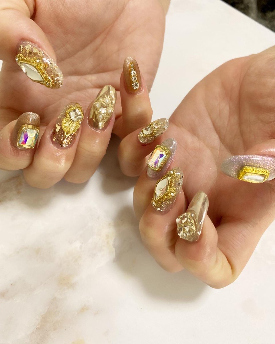ENA0568's tweet photo. 今年最後のネイル💅
gold&amp;silver ラメ　マグネット　mirror
新作パーツで盛りだくさん💅
お任せでも好みわかってるからかわいく
なるのは間違いない❤️
@yui_ewy_ 
@__ewy__ 
いつもありがとう😋
#nail#japan#ewy#吉祥寺#kichijoji#newnail#ネイル#original#オリジナル#new#派手好き#cute#jelnail#ewy https://t.co/wknrEhKX6G