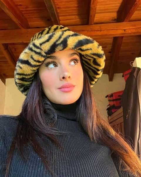 galafanmorelos's tweet photo. Y si efectivamente @GalaMontes2 si es GITANA 🦊🛐,fue tan hermoso ver la evolución de Gitana Hermosa en cada show ❤️ a pesar de que los investigadores no dijeron su nombre,sus fans estuvimos al pie del cañón apoyándote galita💗😍¡Que Felicidad 💘! #GitanaEs #quieneslamascara https://t.co/xdhhWVsGDO