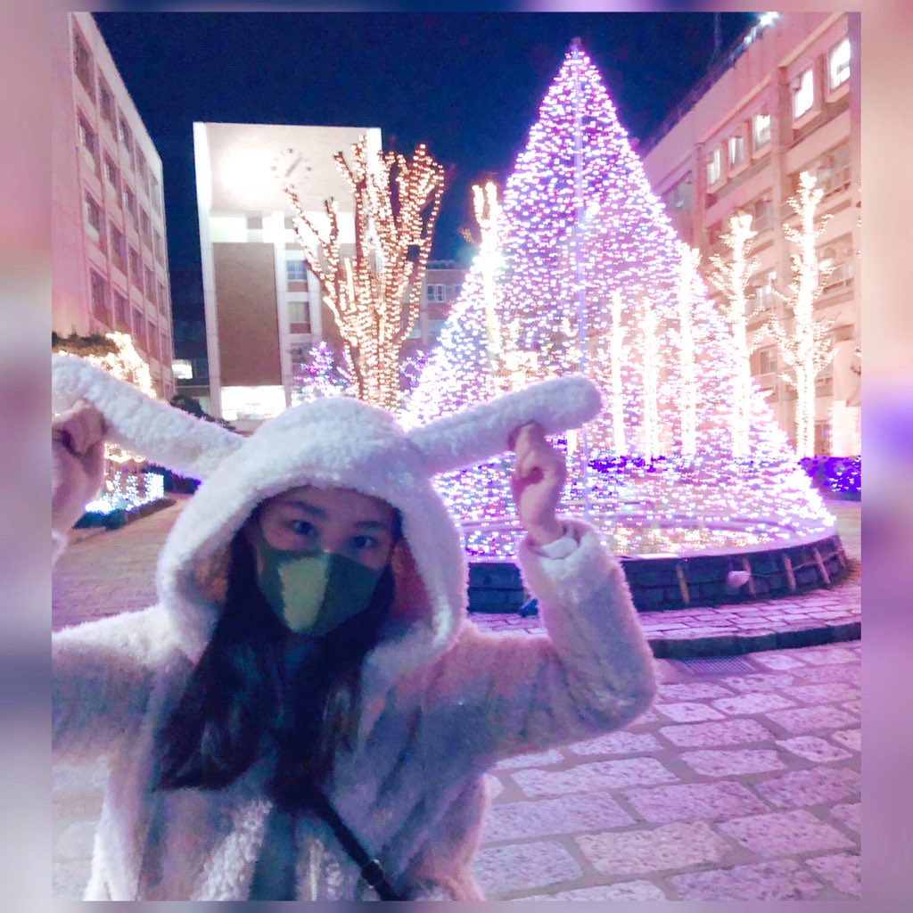 petitmiu1's tweet photo. イルミネーション🌟いっぱい見てきました(๑>◡<๑)🌙
めっちゃ綺麗だけど…寒いものは寒い🥶
寒いとお腹が空くので、夕飯２回食べました🤣
 #イルミネーション 
 #寒い https://t.co/DQNmmLeyqx
