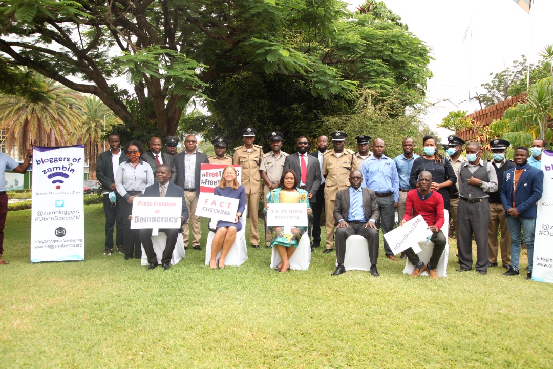 EmbZambia's tweet photo. Honored to address the @zambloggers Police-Media Dialogue, supported by π©πͺ, with Hon. Minister of Information & Media, Ms. Chushi Kasanda.
Mutual understanding, respect for rule of law & professionalism - foundation for a healthy police-media relationship.
#OpenSpaceZM #Zambia https://t.co/PmQ4d8ZaBX