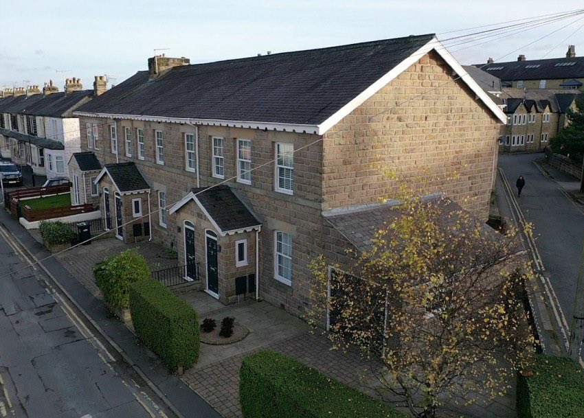 fssproperty's tweet photo. NEW TO THE MARKET! 🚨 

A RARE OPPORTUNITY… to purchase the freehold of this row of town houses.

4 properties offers in excess of £950,000. 

We would advertise them at £1100.00 per calendar month and when fully let at this level, an annual gross rental income of £52,800.00 https://t.co/qt8iZSFbq2