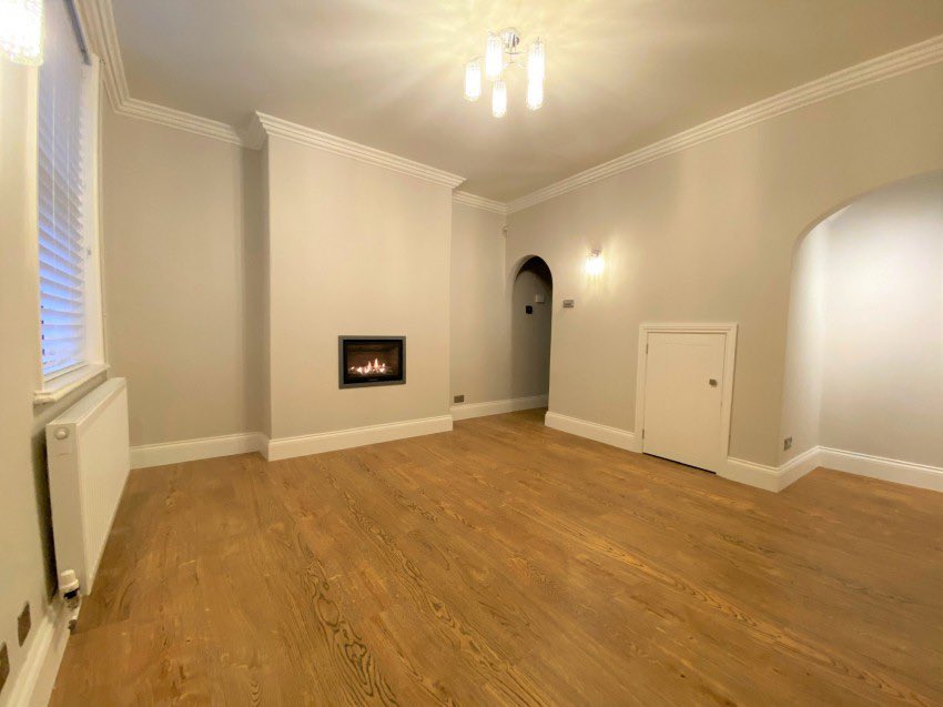 fssproperty's tweet photo. NEW TO THE MARKET! 🚨 

A RARE OPPORTUNITY… to purchase the freehold of this row of town houses.

4 properties offers in excess of £950,000. 

We would advertise them at £1100.00 per calendar month and when fully let at this level, an annual gross rental income of £52,800.00 https://t.co/qt8iZSFbq2