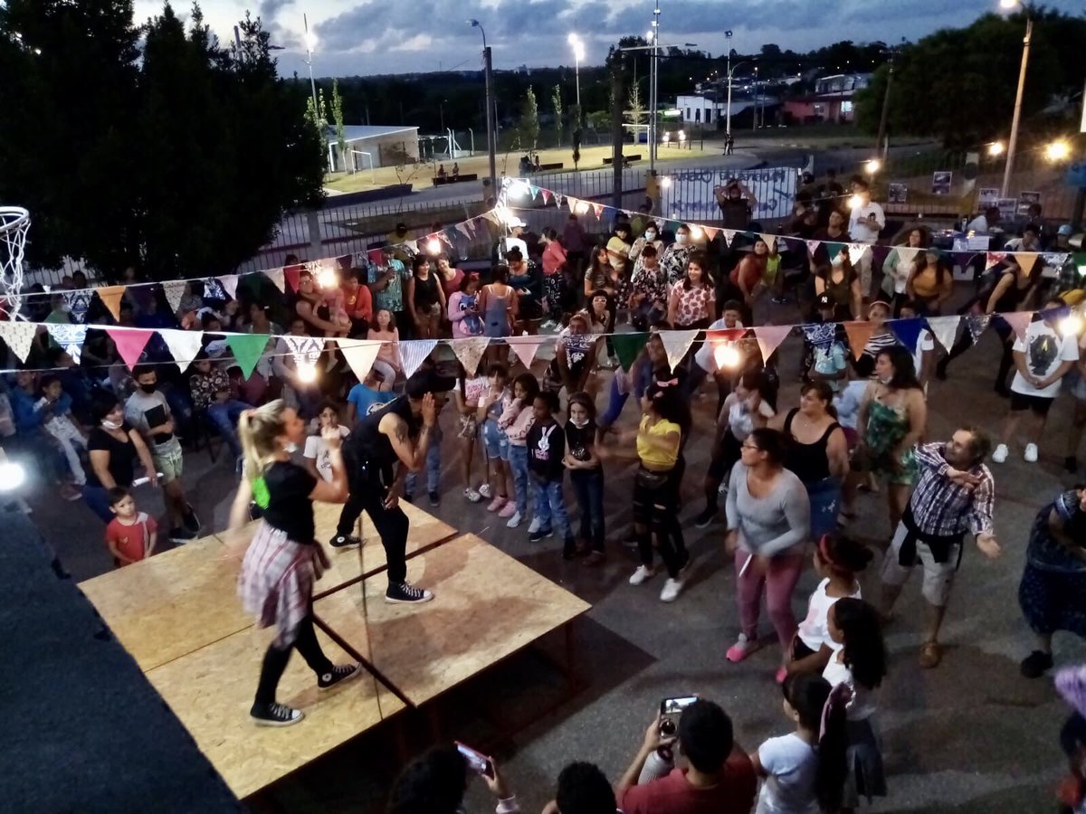 fpablodetarso's tweet photo. ¡Tuvimos el placer de cerrar nuestro año con una fiesta abierta a la comunidad! 🥳🙌

Los niños, niñas, adolescentes y familias se arrimaron a la Obra para ver el trabajo anual que realizaron los proyectos socioeducativos. https://t.co/PYQvnWpiGt