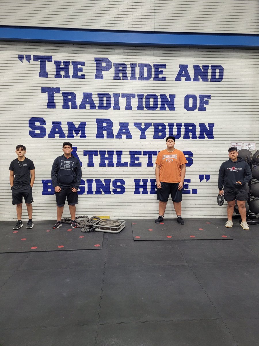 CoachChapa53's tweet photo. First customers of the day.
Preparing today for a better tomorrow.
#hardworkworkhard #proudtobeatexan #foe https://t.co/sQuSoaZCPF