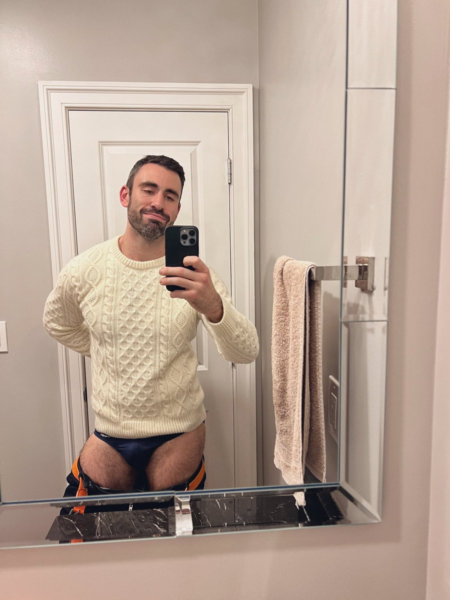 barrettlane's tweet photo. Do you like my sweater from Knives Out? https://t.co/jGap9p5J6l