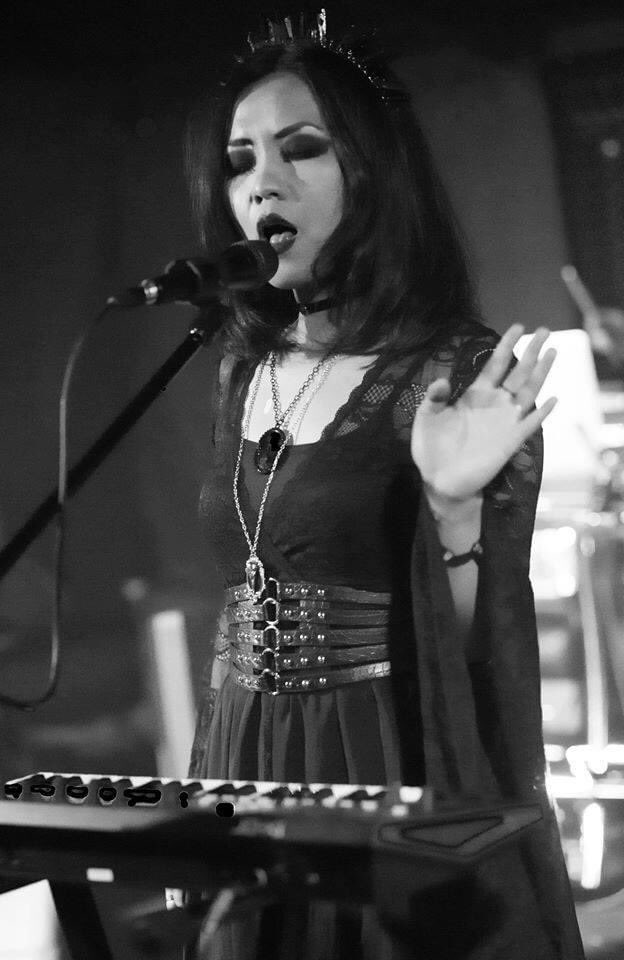 Acompáñanos Sábado 12/25, noche de #Navidad cuando tendremos el #Top10 canciones de #metal én #horasrockeras seleccionados por <a href="/omarpekeke/">Pekeke</a> y #ratonrockero acompañados por <a href="/TheNeuroFarm/">The Neuro Farm</a> hablando de su nuevo disco #vampyre 10pmE por 94.3Fm y @TakomaRadio #rockenespañol #Radio