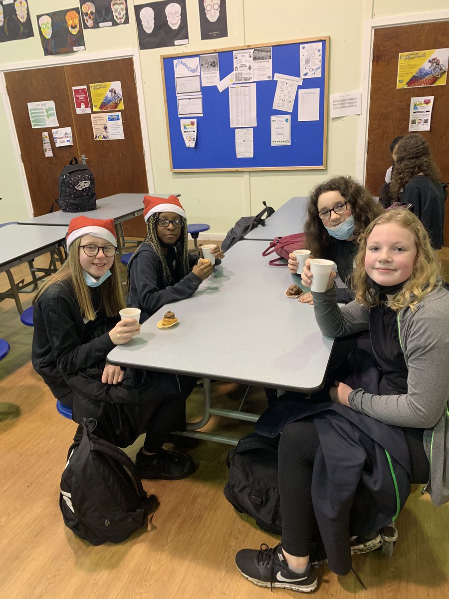 S1 pupils enjoy a well deserved cupcake &amp; hot chocolate after their Santa dash 🎅🏻 
Well done S1 
@lenzieacad @FOLA_LenzieAcad <a href="/MrMcNeil_PE/">Mr McNeil</a> <a href="/mrimrie/">mrimrie</a>